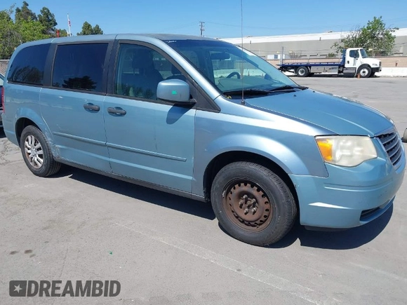 2008 Chrysler Town & Country LX with VIN 2A8HR44HX8R150286, listed as a IAAI auction lot 42040682 with 204,499 mi miles. Bid and sale history available at carsss.com. Image 1.