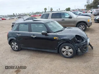 2015 MINI Hardtop 4 Door z VIN WMWXS5C58FT831568, wystawiony jako IAAI lot #42129819 z przebiegiem 76 044 mil mil oraz . Historia ofert i sprzedaży dostępna na DreamBid. Obrazek 14.
