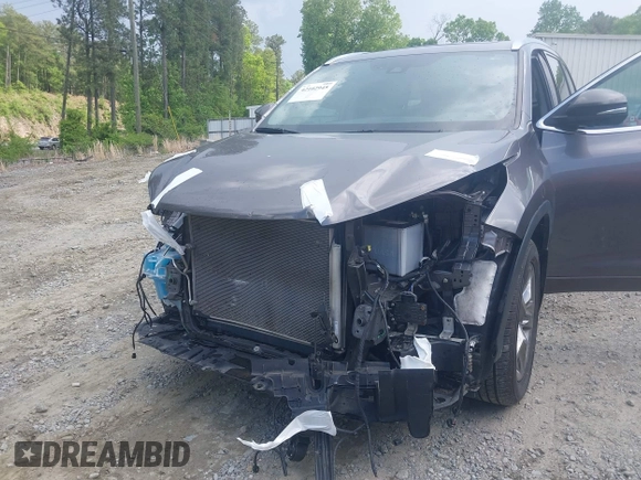2019 Toyota Highlander Limited with VIN 5TDDZRFH9KS711575, listed as a IAAI auction lot 42102945 with 33,899 mi miles and . Bid and sale history available at DreamBid. Image 6.