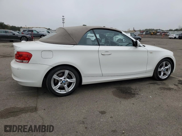 2013 BMW 1 Series 128i z VIN WBAUL7C56DVM83718, wystawiony jako Copart lot #52957614 z przebiegiem 73 621 mil mil oraz Czysty tytuł • Clean title. Historia ofert i sprzedaży dostępna na DreamBid. Obrazek 3.