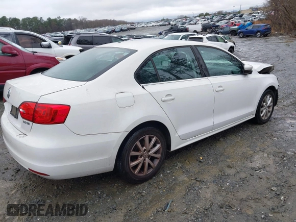 2013 Volkswagen Jetta SE with VIN 3VWDX7AJ2DM384537, listed as a IAAI auction lot 41548219 with 86,172 mi miles and . Bid and sale history available at DreamBid. Image 4.