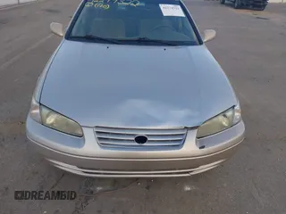1998 Toyota Camry LE z VIN 4T1BG22K0WU232402, wystawiony jako IAAI lot #42274322 z przebiegiem 222 286 mil mil oraz . Historia ofert i sprzedaży dostępna na DreamBid. Obrazek 6.