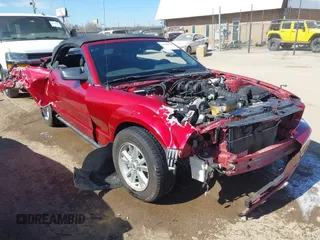 2007 Ford Mustang Deluxe with VIN 1ZVFT84N375278973, listed as a IAAI auction lot 41649628 with Not Provided miles and . Bid and sale history available at carsss.com. Image 1.