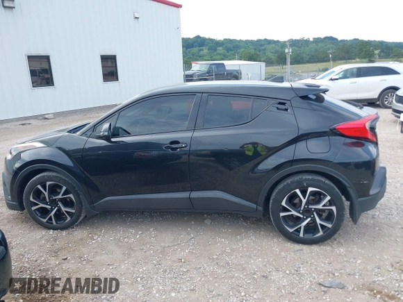 2018 Toyota C-HR XLE z VIN NMTKHMBX8JR008430, wystawiony jako IAAI lot #42635658 z przebiegiem 176 462 mil mil oraz . Historia ofert i sprzedaży dostępna na DreamBid. Obrazek 14.