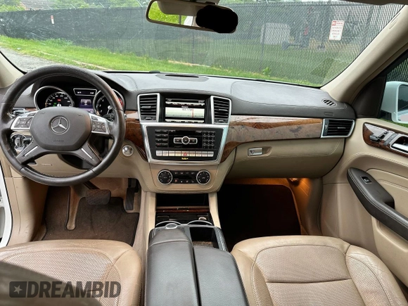 2014 Mercedes-Benz M 550 with VIN 4JGDA7DB0EA386032, listed as a Copart auction lot 61507465 with 131,078 mi miles and Clean title. Bid and sale history available at DreamBid. Image 9.
