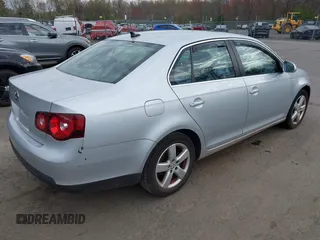 2009 Volkswagen Jetta Sedan SE with VIN 3VWRZ71K09M122435, listed as a IAAI auction lot 42119949 with 158,207 mi miles. Bid and sale history available at carsss.com. Image 4.