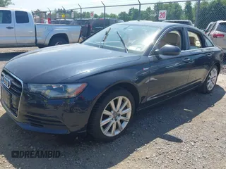2014 Audi A6 Premium Plus z VIN WAUFGAFC1EN068005, wystawiony jako IAAI lot #42577265 z przebiegiem 109 947 mil mil oraz . Historia ofert i sprzedaży dostępna na DreamBid. Obrazek 2.
