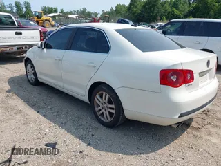 2007 Volkswagen Jetta 2.5 z VIN 3VWRG71K77M062978, wystawiony jako IAAI lot #42415517 z przebiegiem 168 159 mil mil oraz . Historia ofert i sprzedaży dostępna na DreamBid. Obrazek 3.