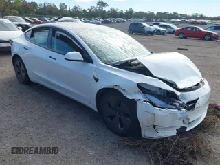 2021 Tesla Model 3 Standard Range Plus z VIN 5YJ3E1EA5MF086418, wystawiony jako IAAI lot #41252902 z przebiegiem 7 858 mil mil oraz . Historia ofert i sprzedaży dostępna na DreamBid. Obrazek 1.