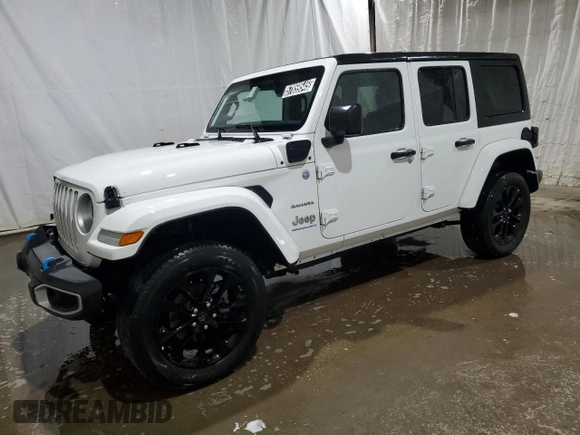 2023 Jeep Wrangler Sahara z VIN 1C4JJXP61PW696072, wystawiony jako Copart lot #57859545 z przebiegiem 42 136 mil mil oraz Czysty tytuł • Clean title. Historia ofert i sprzedaży dostępna na DreamBid. Obrazek 1.
