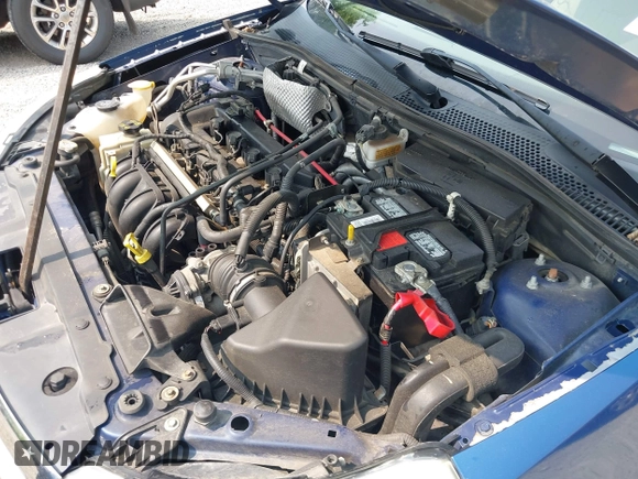 2008 Ford Focus SE z VIN 1FAHP35N48W230014, wystawiony jako IAAI lot #42395069 z przebiegiem 140 179 mil mil oraz . Historia ofert i sprzedaży dostępna na DreamBid. Obrazek 10.