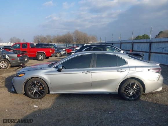 2021 Toyota Camry SE Nightshade with VIN 4T1G11AK5MU497350, listed as a IAAI auction lot 41508646 with 33,033 mi miles. Bid and sale history available at carsss.com. Image 14.