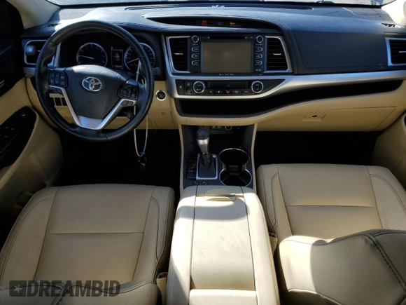 2018 Toyota Highlander SE with VIN 5TDJZRFH3JS865555, listed as a Copart auction lot 47695705 with 156,220 mi miles and Salvage title. Bid and sale history available at DreamBid. Image 8.