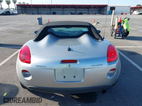 2007 Pontiac Solstice z VIN 1G2MB35B07Y122333, wystawiony jako IAAI lot #42173214 z przebiegiem 201 764 mil mil oraz . Historia ofert i sprzedaży dostępna na DreamBid. Obrazek 16.