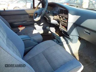 1994 Toyota Pickup SR5 z VIN JT4VN13G3R5138301, wystawiony jako IAAI lot #41871065 z przebiegiem 181 040 mil mil oraz . Historia ofert i sprzedaży dostępna na DreamBid. Obrazek 5.
