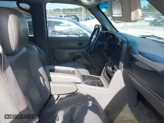 2005 Chevrolet Tahoe Z71 with VIN 1GNEC13T85R137643, listed as a IAAI auction lot 41077117 with 259,012 mi miles. Bid and sale history available at carsss.com. Image 5.