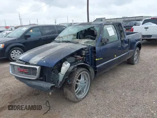 2002 GMC Sonoma SLS with VIN 1GTCS195928217837, listed as a IAAI auction lot 42136213 with 172,037 mi miles. Bid and sale history available at carsss.com. Image 2.