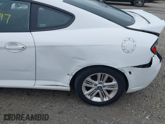 2008 Hyundai Tiburon GS z VIN KMHHM66D58U283273, wystawiony jako IAAI lot #41900097 z przebiegiem 154 013 mil mil oraz . Historia ofert i sprzedaży dostępna na DreamBid. Obrazek 18.