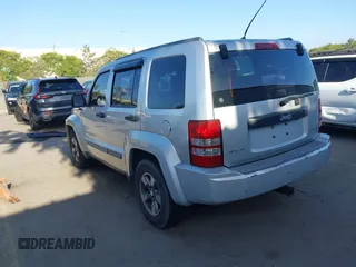 2008 Jeep Liberty Sport z VIN 1J8GN28K48W180375, wystawiony jako IAAI lot #42262362 z przebiegiem 237 693 mil mil oraz . Historia ofert i sprzedaży dostępna na DreamBid. Obrazek 3.