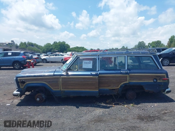 1988 Jeep Grand Wagoneer with VIN 1JCNJ15U7JT237152, listed as a IAAI auction lot 42682009 with 159,950 mi miles and . Bid and sale history available at DreamBid. Image 6.