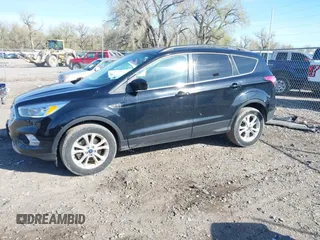 2018 Ford Escape SE z VIN 1FMCU9GD5JUB15259, wystawiony jako IAAI lot #42182040 z przebiegiem 122 194 mil mil oraz . Historia ofert i sprzedaży dostępna na DreamBid. Obrazek 23.