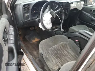 2002 Chevrolet S-10 LS with VIN 1GCCT19W028149143, listed as a Copart auction lot 41827785 with 205,053 mi miles and Salvage Title. Bid and sale history available at carsss.com. Image 8.
