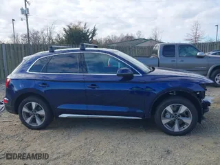 2024 Audi Q5 Premium with VIN WA1ABAFYXR2004201, listed as a IAAI auction lot 40997985 with 9,084 mi miles. Bid and sale history available at carsss.com. Image 14.