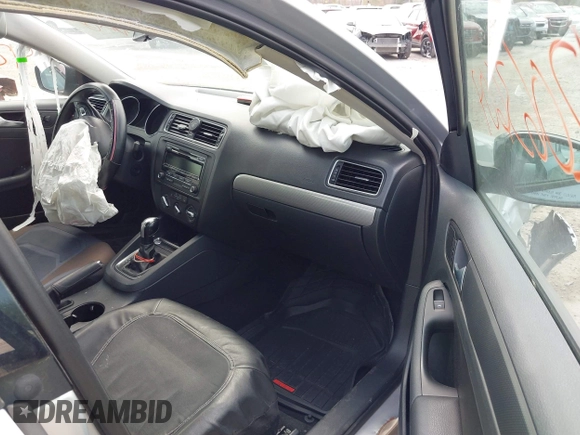 2015 Volkswagen Jetta Sedan 1.8T SE with VIN 3VWD17AJ0FM229540, listed as a IAAI auction lot 42063609 with 117,981 mi miles. Bid and sale history available at carsss.com. Image 5.