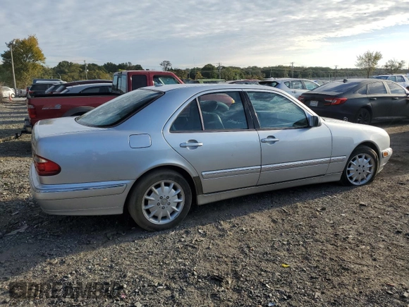 2001 Mercedes-Benz E-Class AWD with VIN WDBJF82J41X052567, listed as a Copart auction lot 75853904 with 111,491 mi miles and Clean Title. Bid and sale history available at carsss.com. Image 3.