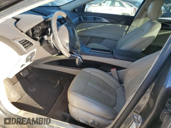 2019 Lincoln MKZ Hybrid Reserve II z VIN 3LN6L5MUXKR602589, wystawiony jako Copart lot #49489545 z przebiegiem 91 811 mil mil oraz Szkoda całkowita • Salvage title. Historia ofert i sprzedaży dostępna na DreamBid. Obrazek 7.