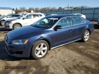 2014 Volkswagen Passat Wolfsburg Edition z VIN 1VWAT7A35EC030742, wystawiony jako Copart lot #46586205 z przebiegiem 185 690 mil mil oraz Szkoda całkowita • Salvage title. Historia ofert i sprzedaży dostępna na DreamBid. Obrazek 1.
