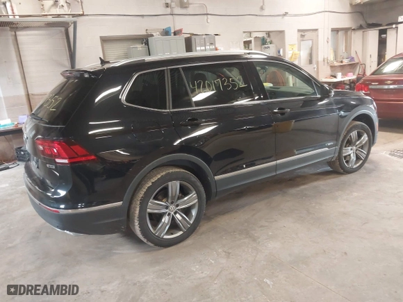 2020 Volkswagen Tiguan SE with VIN 3VV2B7AX4LM115131, listed as a IAAI auction lot 42017352 with 87,909 mi miles. Bid and sale history available at carsss.com. Image 4.