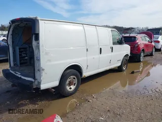 2004 GMC Savana Cargo Van with VIN 1GTHG35U541132912, listed as a IAAI auction lot 41539124 with 367,102 mi miles. Bid and sale history available at carsss.com. Image 4.