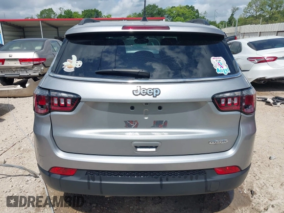 2022 Jeep Compass Latitude z VIN 3C4NJCBB7NT189257, wystawiony jako IAAI lot #42250218 z przebiegiem 13 743 mil mil oraz . Historia ofert i sprzedaży dostępna na DreamBid. Obrazek 16.