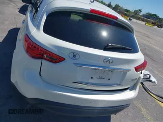 2017 Infiniti QX70 z VIN JN8CS1MU4HM142385, wystawiony jako IAAI lot #41774588 z przebiegiem 80 015 mil mil oraz . Historia ofert i sprzedaży dostępna na DreamBid. Obrazek 17.