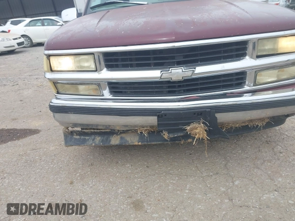 1999 Chevrolet Suburban with VIN 3GNEC16R5XG114890, listed as a IAAI auction lot 41345029 with 274,687 mi miles. Bid and sale history available at carsss.com. Image 6.