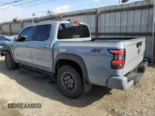 2024 Nissan Frontier SV z VIN 1N6ED1EK0RN647263, wystawiony jako Copart lot #43963675 z przebiegiem 9477 mil mil oraz Szkody całkowita. Historia ofert i sprzedaży dostępna na DreamBid. Obrazek 2.