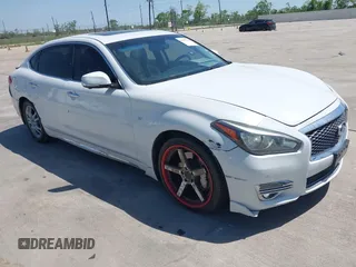 2016 Infiniti Q70 z VIN JN1BY1PP5GM630211, wystawiony jako IAAI lot #41995683 z przebiegiem 76 792 mil mil oraz . Historia ofert i sprzedaży dostępna na DreamBid. Obrazek 1.