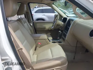 2010 Mercury Mountaineer Premier z VIN 4M2EN4JE0AUJ03609, wystawiony jako IAAI lot #42130089 z przebiegiem 207 795 mil mil oraz . Historia ofert i sprzedaży dostępna na DreamBid. Obrazek 5.