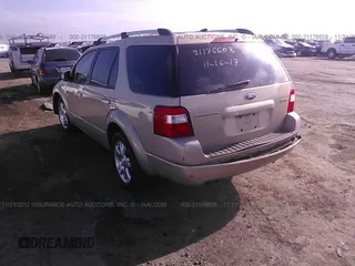 2007 Ford Freestyle Limited with VIN 1FMDK03137GA40649, listed as a IAAI auction lot 41178109 with 177,419 mi miles. Bid and sale history available at carsss.com. Image 3.