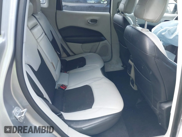 2018 Jeep Compass Latitude with VIN 3C4NJCBB1JT374446, listed as a IAAI auction lot 40536024 with 110,165 mi miles. Bid and sale history available at carsss.com. Image 8.