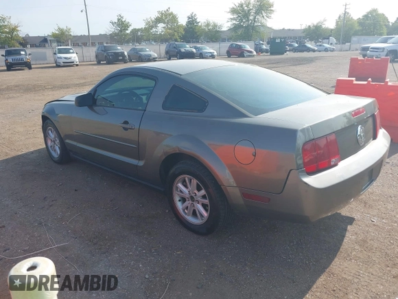 2005 Ford Mustang Deluxe z VIN 1ZVFT80N155216037, wystawiony jako IAAI lot #40280504 z przebiegiem 247 066 mil mil oraz . Historia ofert i sprzedaży dostępna na DreamBid. Obrazek 3.