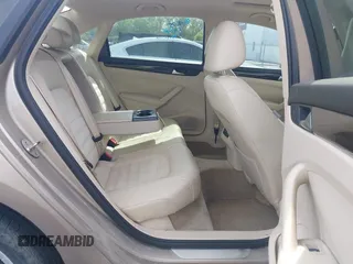 2015 Volkswagen Passat SEL Premium z VIN 1VWCV7A33FC025205, wystawiony jako IAAI lot #42098256 z przebiegiem 165 661 mil mil oraz . Historia ofert i sprzedaży dostępna na DreamBid. Obrazek 8.
