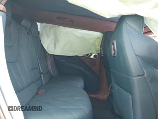 2023 BMW XM z VIN 5YM23CS00P9R58616, wystawiony jako IAAI lot #42205655 z przebiegiem 19 971 mil mil oraz . Historia ofert i sprzedaży dostępna na DreamBid. Obrazek 8.