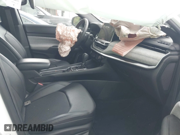 2024 Jeep Compass Latitude with VIN 3C4NJDBN9RT100598, listed as a IAAI auction lot 42541564 with 25,447 mi miles and . Bid and sale history available at DreamBid. Image 5.