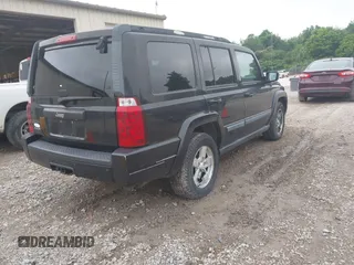 2008 Jeep Commander Sport z VIN 1J8HG48N98C230595, wystawiony jako IAAI lot #42469368 z przebiegiem 194 173 mil mil oraz . Historia ofert i sprzedaży dostępna na DreamBid. Obrazek 4.