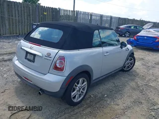 2012 MINI Convertible z VIN WMWZN3C51CT265186, wystawiony jako IAAI lot #42556739 z przebiegiem 118 747 mil mil oraz . Historia ofert i sprzedaży dostępna na DreamBid. Obrazek 4.