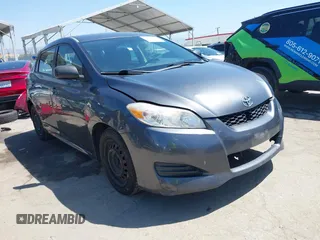 2010 Toyota Matrix z VIN 2T1KU4EEXAC445409, wystawiony jako IAAI lot #42245751 z przebiegiem 191 223 mil mil oraz . Historia ofert i sprzedaży dostępna na DreamBid. Obrazek 1.