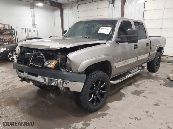 2003 Chevrolet Silverado 2500HD LS with VIN 1GCHK23133F136475, listed as a IAAI auction lot 41609322 with 233,193 mi miles. Bid and sale history available at carsss.com. Image 18.