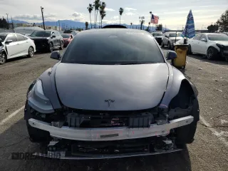 2022 Tesla Model 3 z VIN 5YJ3E1EA1NF337727, wystawiony jako Copart lot #51175655 z przebiegiem 40 551 mil mil oraz Szkoda całkowita • Salvage title. Historia ofert i sprzedaży dostępna na DreamBid. Obrazek 5.